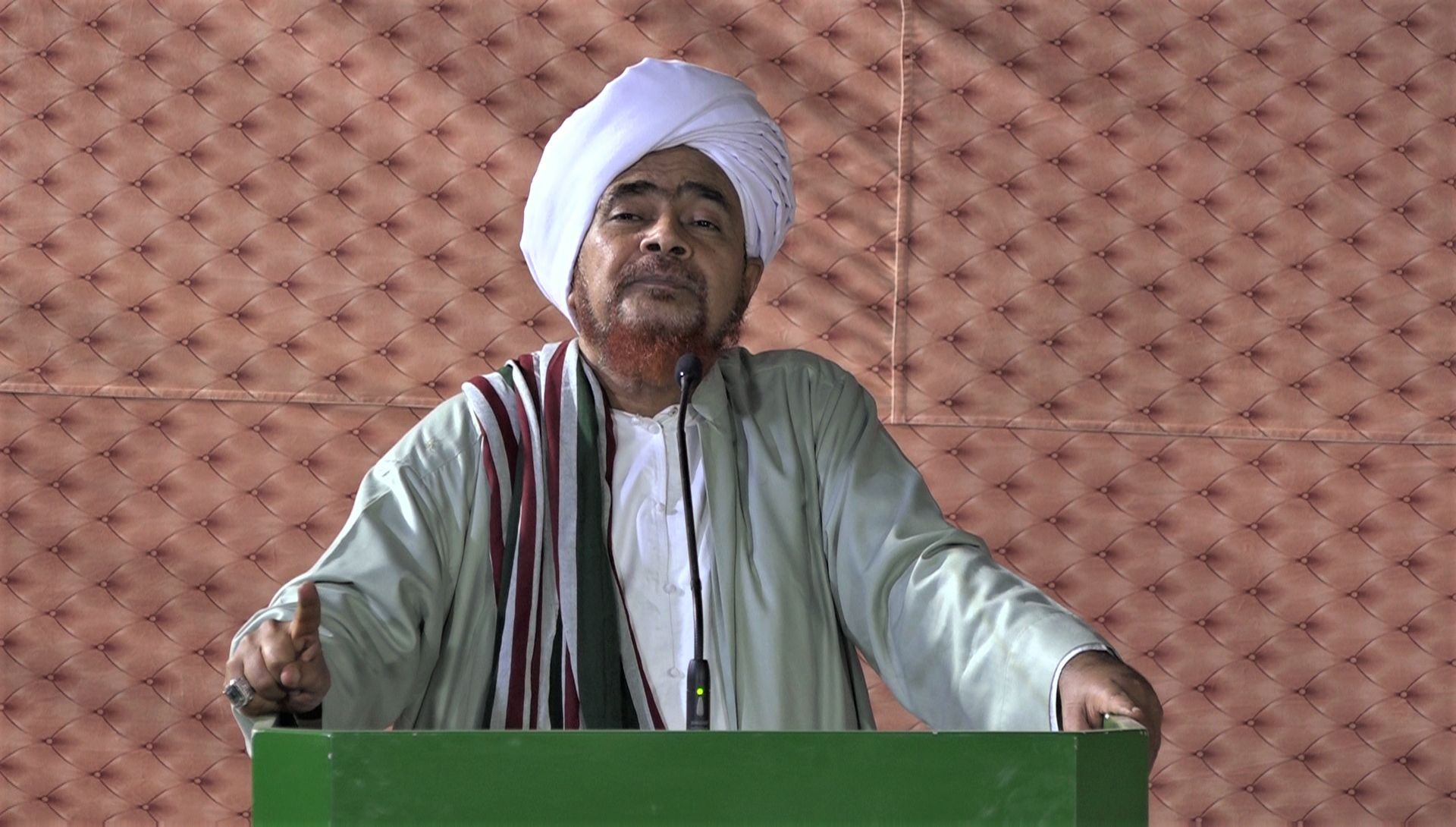 وجوب الحذر من فسح المجال أن تُزاحم أطروحات إبليس وجنده تعليمات الحق الخالق ورسوله في حركة الحياة وجوب الحذر من فسح المجال أن تُزاحم أطروحات إبليس وجنده تعليمات الحق الخالق ورسوله في حركة الحياة