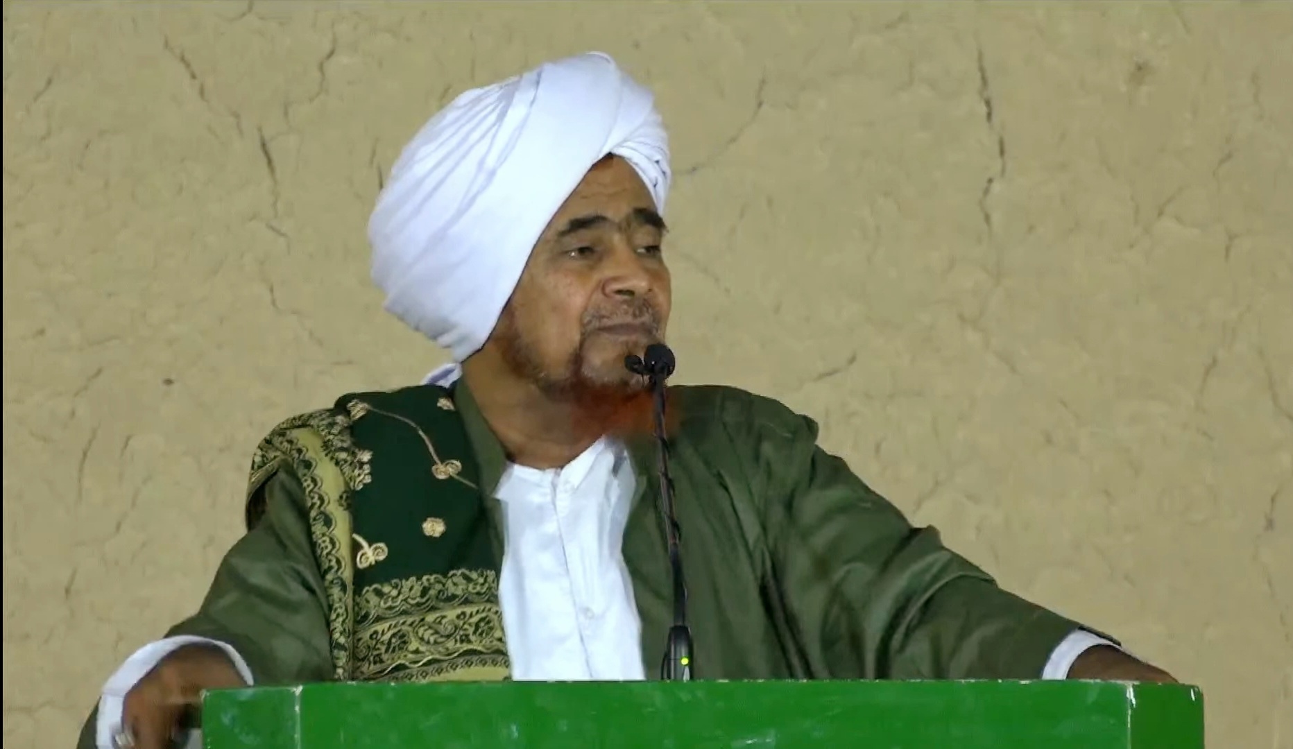 جلسة الجمعة الشهرية الـ42، في ساحة الأفراح - حارة دمون، بمدينة تريم، ليلة السبت 22 ربيع الأول 1445هـ جلسة الجمعة الشهرية الـ42، في ساحة الأفراح - حارة دمون، بمدينة تريم، ليلة السبت 22 ربيع الأول 1445هـ