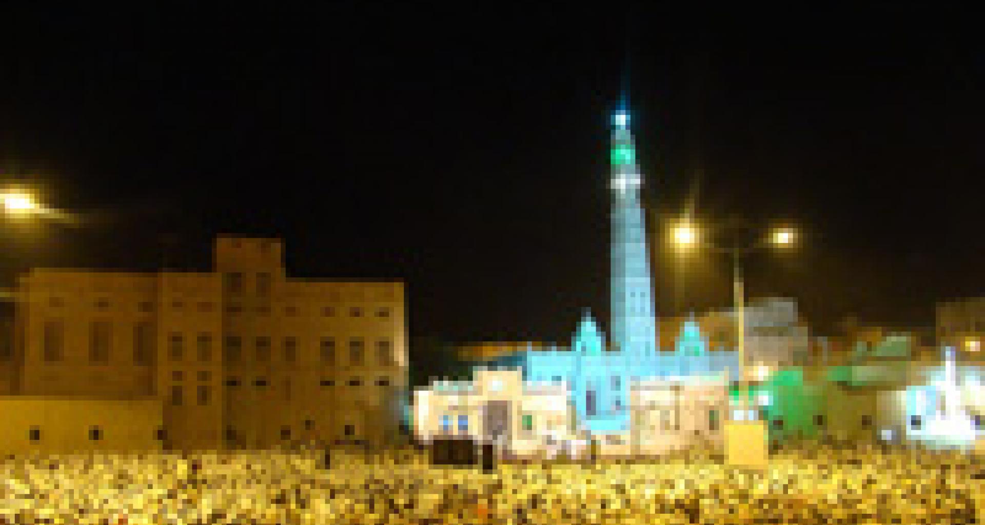 جانب من الحضور في مهرجان النصرة والمحبة بمدينة تريم جانب من الحضور في مهرجان النصرة والمحبة بمدينة تريم