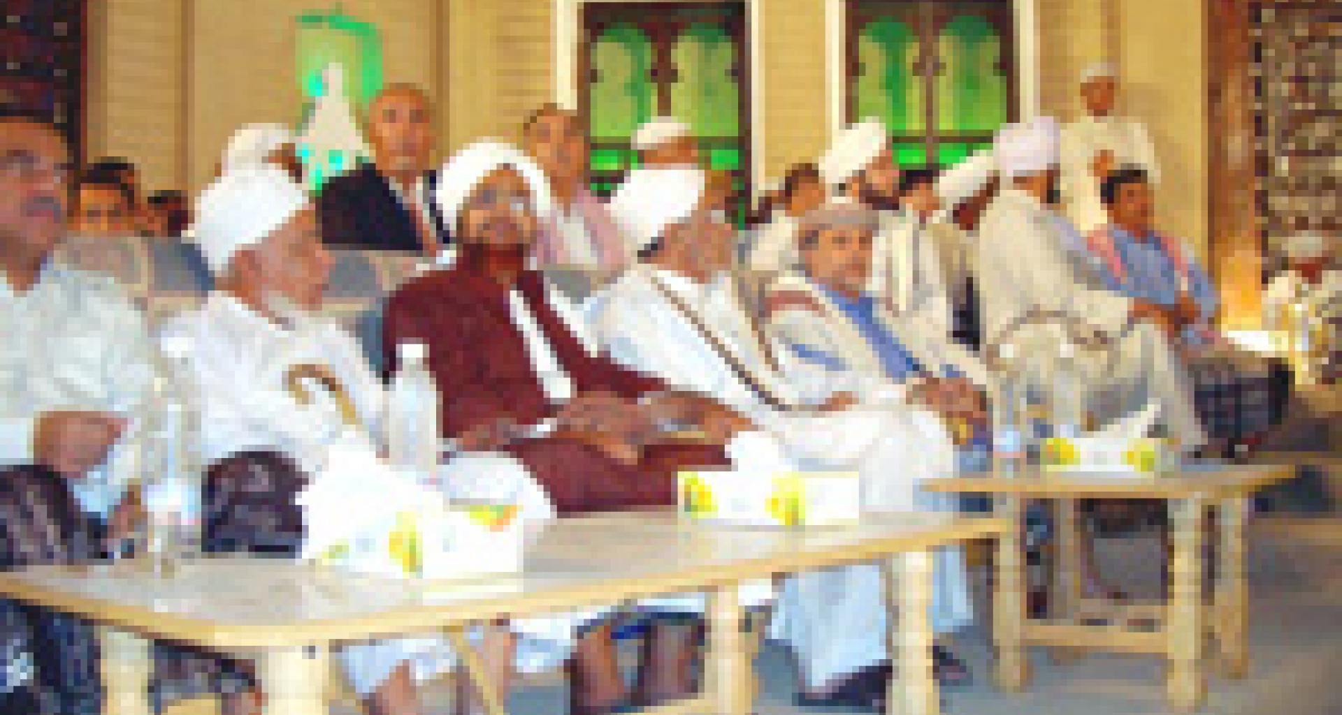 الحبيب عمر يتابع فعاليات المهرجان