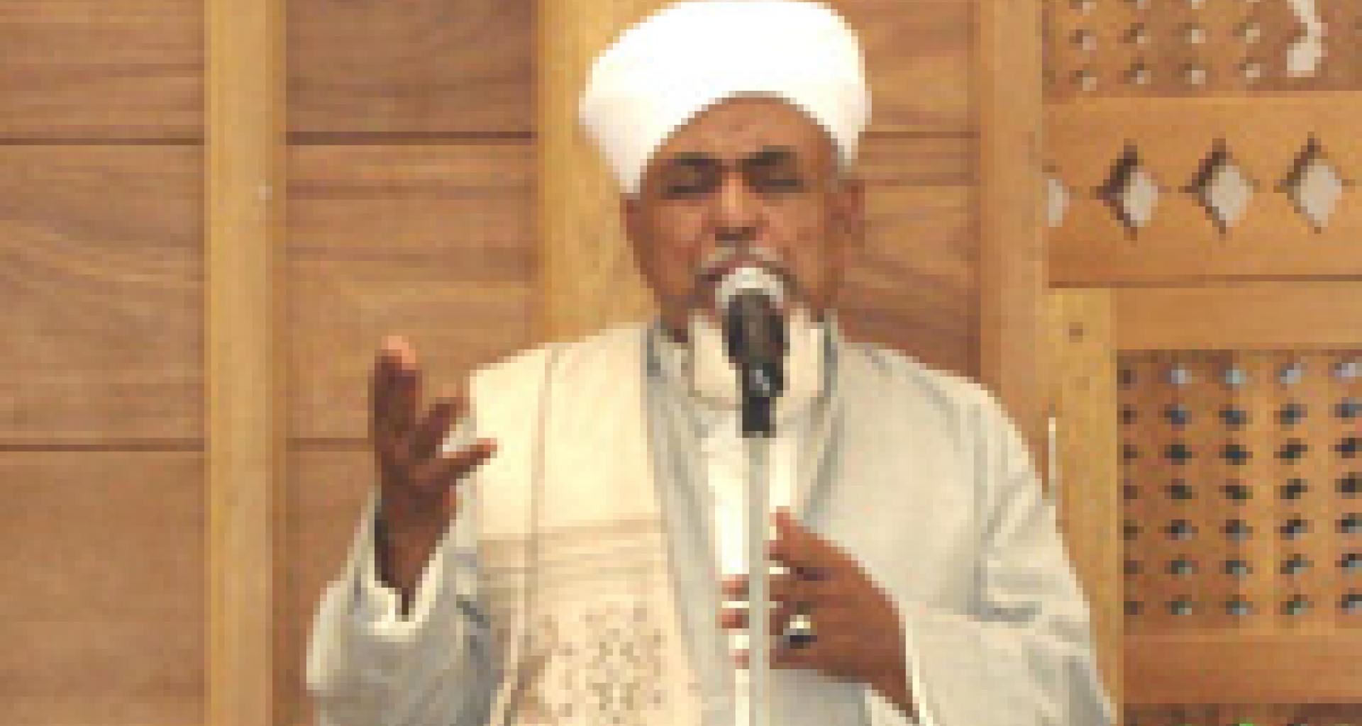 الحبيب علي المشهور بن حفيظ يلقي كلمته الحبيب علي المشهور بن حفيظ يلقي كلمته