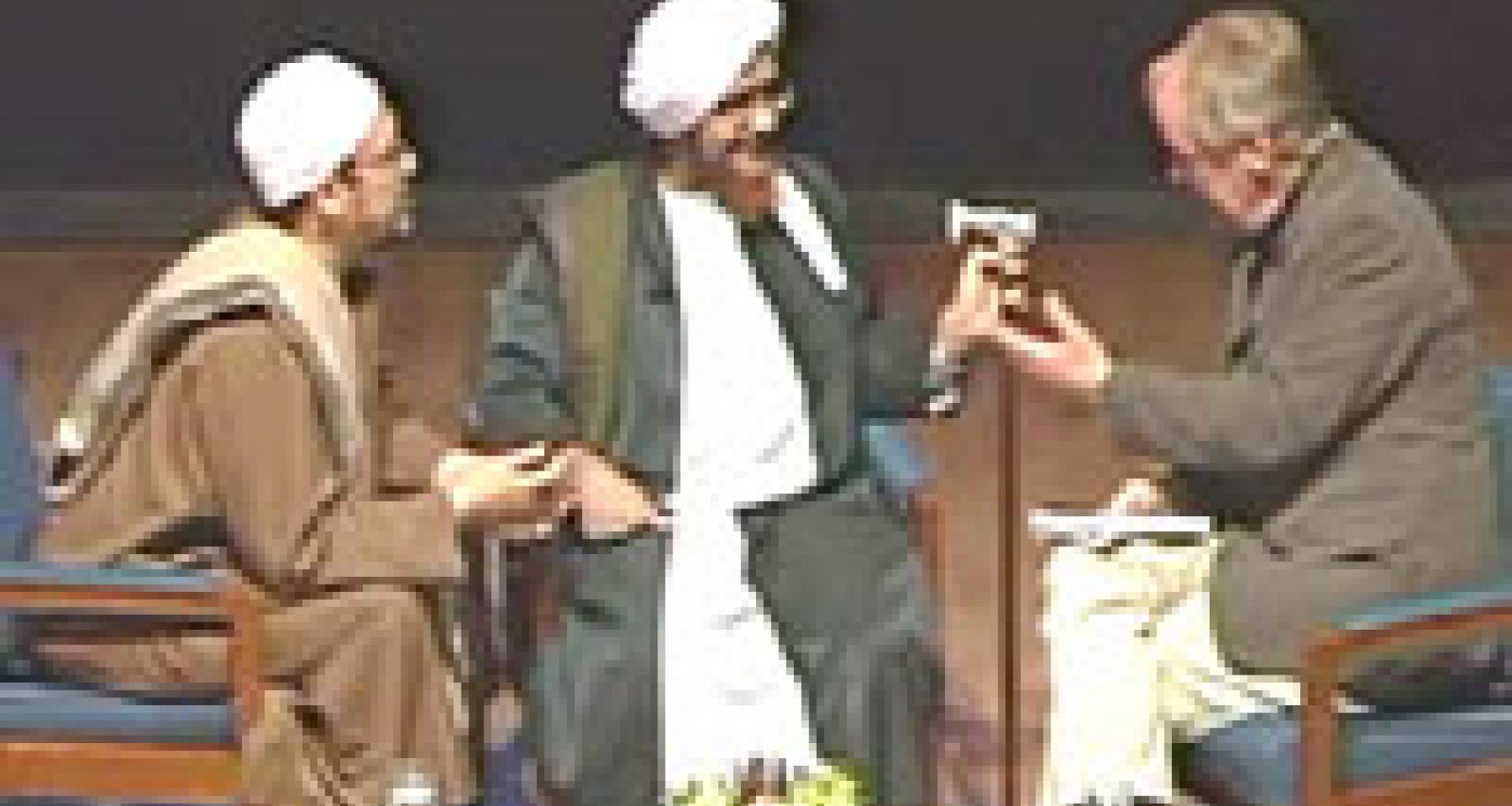 حرص الحبيب أن يقدم النظرة الإسلامية الصحيحة لما يثار من قضايا ساخنة حرص الحبيب أن يقدم النظرة الإسلامية الصحيحة لما يثار من قضايا ساخنة