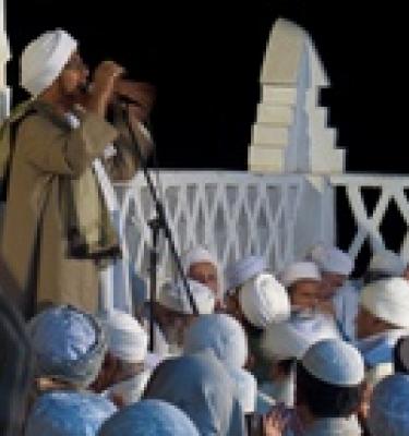 مذاكرة الحبيب عمر في في المولد النبوي ضمن زيارة آل بلفقيه للنبي هود عليه السلام 1439هـ