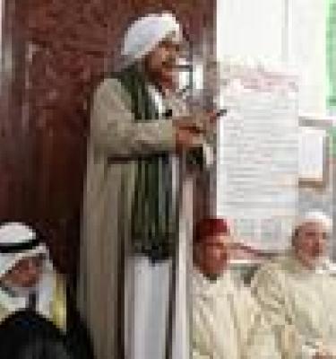 الجمع بين حقائق الإسلام والإيمان والإحسان على مسلك السابقين هو أمان الأمة من الفتن والشرور