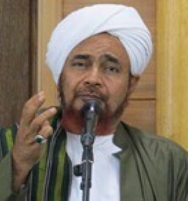 مكانة القدوة المنتخّبة من قِبَل الإله وشرف تبعيتها وخطر الانحراف عنها