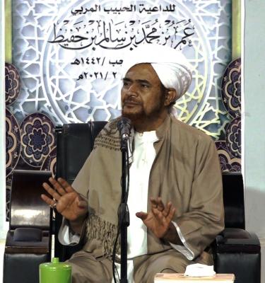 فريضة تَنَبُّه الآباء والأمهات إلى علائقهم بالأبناء والبنات عطفاً وتربية
