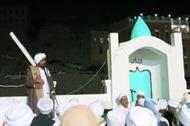 ميزة المؤمن في ثقته بمنهج ربه وسموه عن الانخداع بزخرف القول